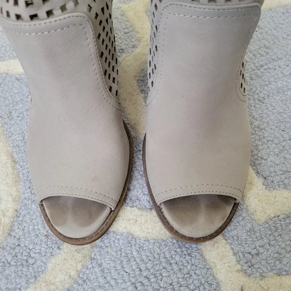 Jessica Simpson Peep Toe Shooties - Picture 2 of 12